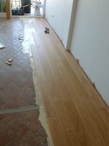 laminate floor laying
